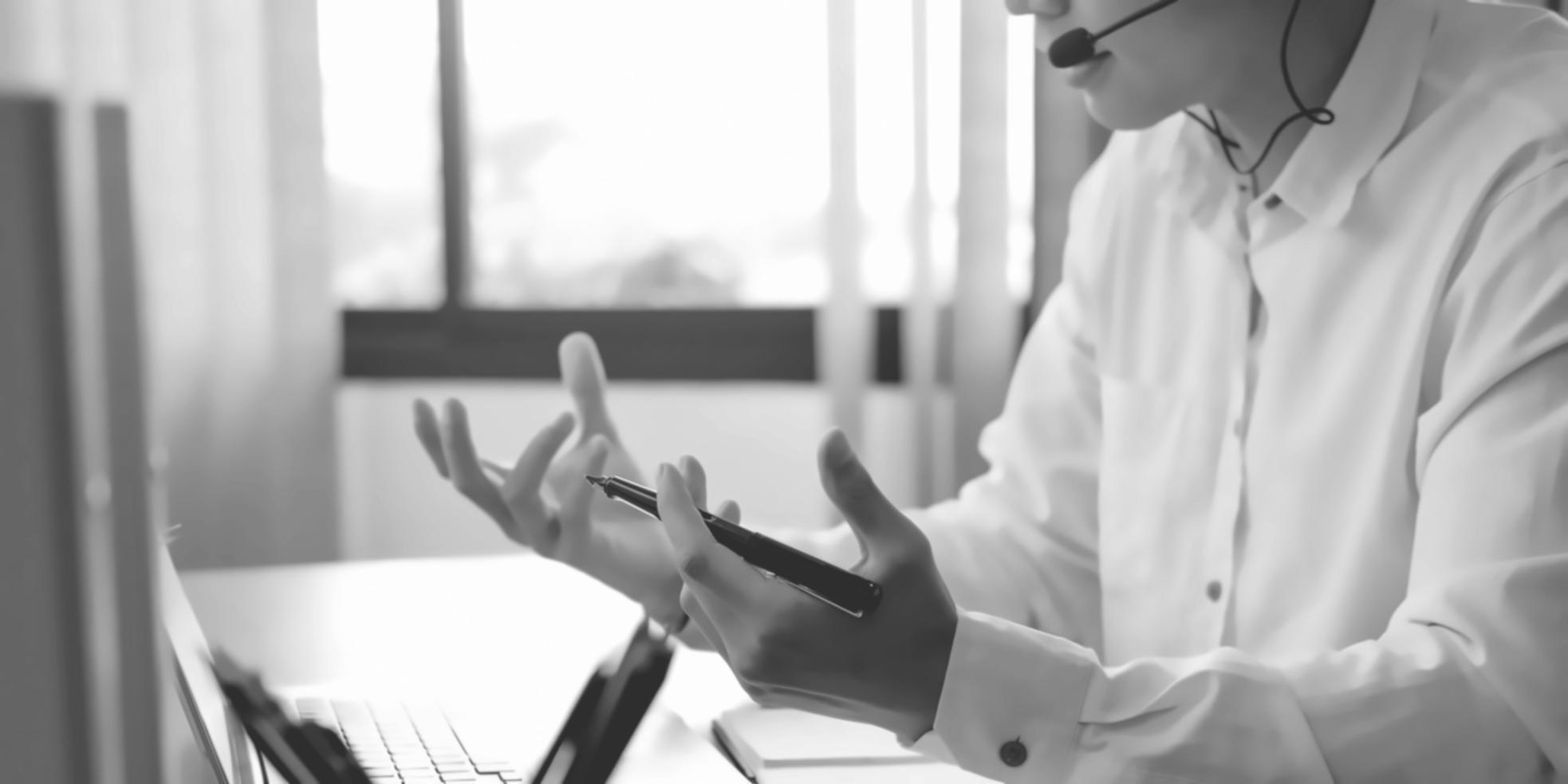 Profesionales de finanzas en sesión de análisis